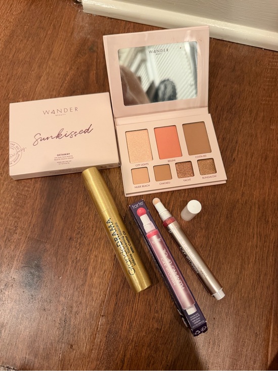 Wander Beauty Other - Wander Beauty Sunkissed Eyeshadow Palette — Peach, Gold, Brown, Cream